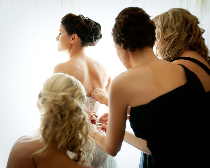 Real Wedding photos. Bride and bridesmaids. Tara Aherne Photography. wedding dress bride